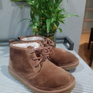 Ugg  neumel sz 8  never wore them need a smaller size my loss your gain